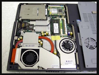 15,4" Fujitsu D1840W P4 ATI 9600 128MB ram 512MB HDD 100GB - 5