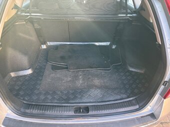 Kia Ceed 1,6i 92kw mod 2012 naj 114t - 5