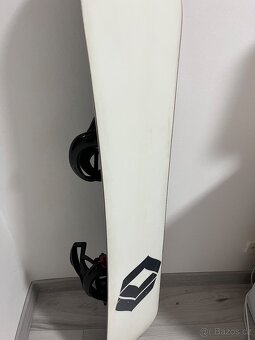 Prodám odlehčený snowboard FTWO 138cm s moderním vázáním. - 5