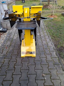Štípačka na dřevo 8t - 5