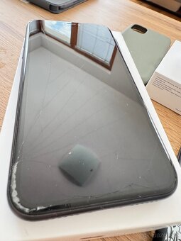 Iphone 11, 64 gb+ Airpods 1.generace - 5