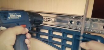 Magnetický přípravek pro vrtání pojezdů šuplíků do skříněk - 5