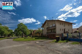 Dvougenerační rodinné sídlo + hospodářské zázemí + ovocná za - 5