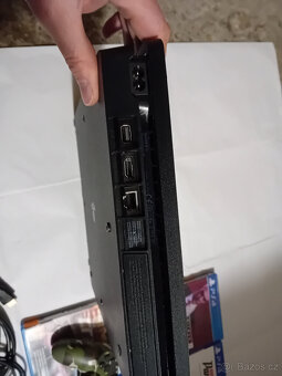 Sony Playstation 4 Slim - 2 x ovladač, 4 x hra - 5
