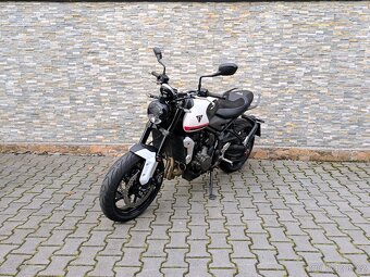 TRIUMPH Trident 660 - 5