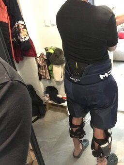 Hokejové kalhoty CCM SR M (lze prodloužit v pase )pak L - 5