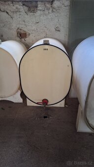 plastové nádoby sudy 150, 225, 300 a 500 litrů - 5