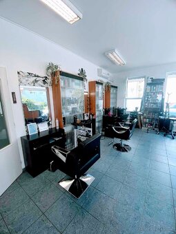 Salon v centru města Bzenec - 5