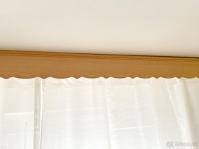 Bílá dřevěná garnýž praktic - 5