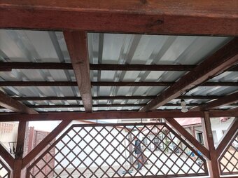 Starší dřevěná pergola - 5