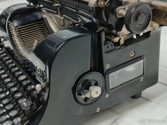 Starožitný psací stroj Olympia 8 - 5