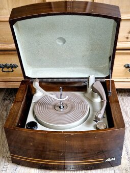 Starý elektronkový gramofon PYE Black Box, Anglie, 1955 - 5