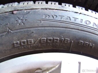 Prodám sadu zimních pneumatik 205/60 R16 Dunlop - 5