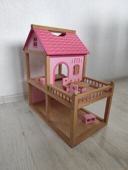 Dřevěný domeček pro panenky. - 5