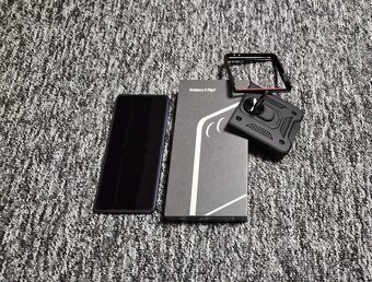 Samsung Galaxy Z Flip 7 - 5