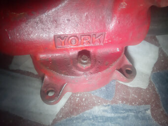 Svěrák York 10 cm čelisti otočny - 5