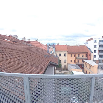 Pronájem bytu 1+KK s balkonem a terasou Plzeň - Slovany, uli - 5