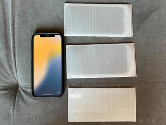 Prodám IPhone 12 - 5