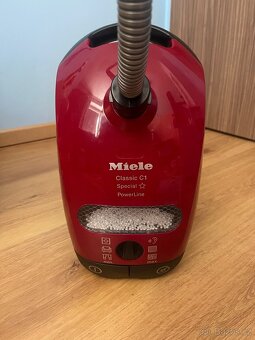 Vysavač Miele a žehlička Bosch - 5