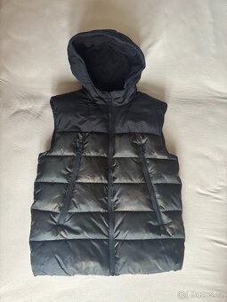 Prodám chlapeckou zimní bundu s kapucou plus vestu M&S - 5