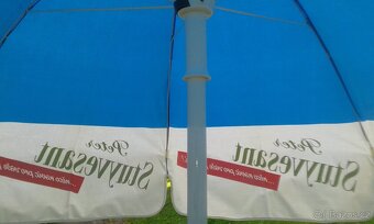 KVALITNÍ PLASTOVÝ ZAHRADNÍ STŮL A SLUNEČNÍK - 5