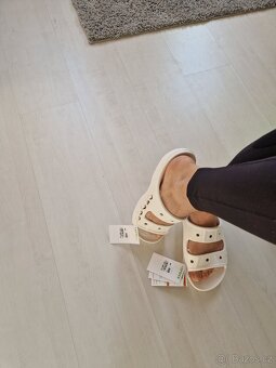Bílé žabky, pantofle Crocs vel 39 - 5