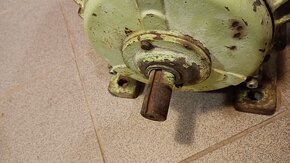 Motor třífázový k protahovačce - 5