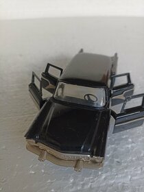 Model GAZ 13 ČAJKA - 5
