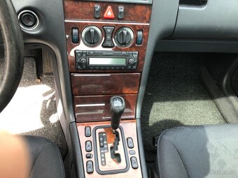 Mercedes e280 benzín - 5