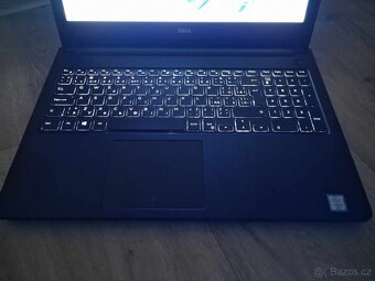 Dell Inspiron 15 s podsvícenou klávesnici na filmy internet - 5
