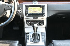 Volkswagen Passat 2.0TDI 125KW DSG 4x4 Highline 12/10 - 5