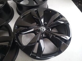 Dobrý den, prodám sadu 20 palcových hliníkových kol na VW Go - 5