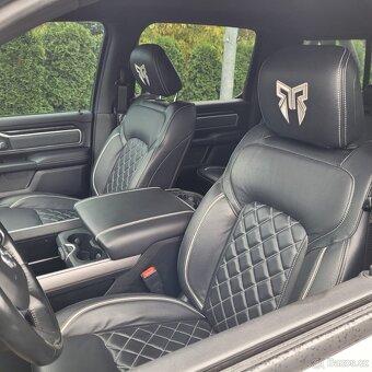 DODGE RAM 1500 5,7 HEMI ROCKY RIDGE 2022 - 5