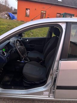 Ford fiesta 1.3 51kw - 5