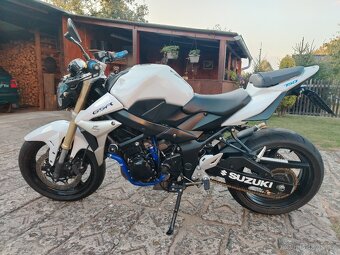 Suzuki gsr 750 - 5