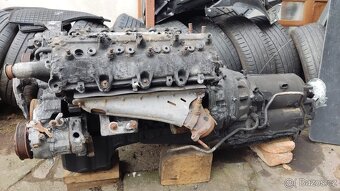 PRODÁM MOTOR 5.7 HEMI A PŘEVODOVKU DODGE CHALLENGER NA REPAS - 5