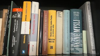 Knihovnu s psychologickou tematikou - 5