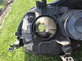 Prodám přední světla Ford Focus Mk2-na nahradni dily - 5