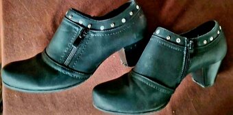 Černé kotníkové boty. - 5