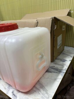 Plastová nádrž na kapaliny (218) - 5