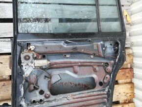 Pravé zadní dveře Nissan Patrol GR Y60 - 5