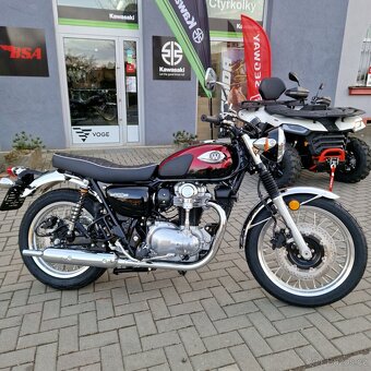 Kawasaki W800 Metallic Diablo Black - Nový motocykl - 5