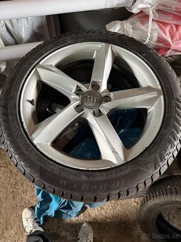 Original ALU Audi A7 se zimním pneu R18 - 5