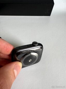 Apple Watch Series 5 - 44mm - Nike Vesrmírně šedý hliník - 5