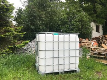 IBC nádrž na vodu 1000l, kovová paleta - 5
