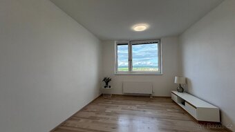 Krásný byt 2+kk s lodžií a parkovacím stáním v Rosicích - 5