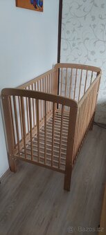 Prodám postýlku s matrací a přebalovací podložkou - 5