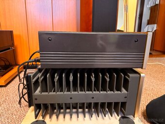 Accuphase C-2400; Accuphase P-450 - 5