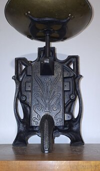 Originální figurální německá litinová váha z roku 1905 - 5