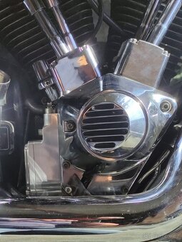 Kryty lifter boxu KuryAkyn Harley - 5